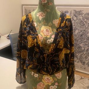 Black and gold floral print polyester crop blouse. Button and clasp intact